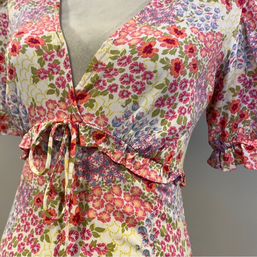 SO short sleeve v-neck floral midi dress size extra small - Picture 4 of 15